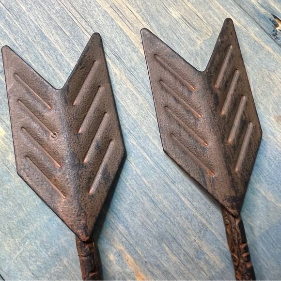 Hanging Metal Arrow Set - Picture 5 of 11